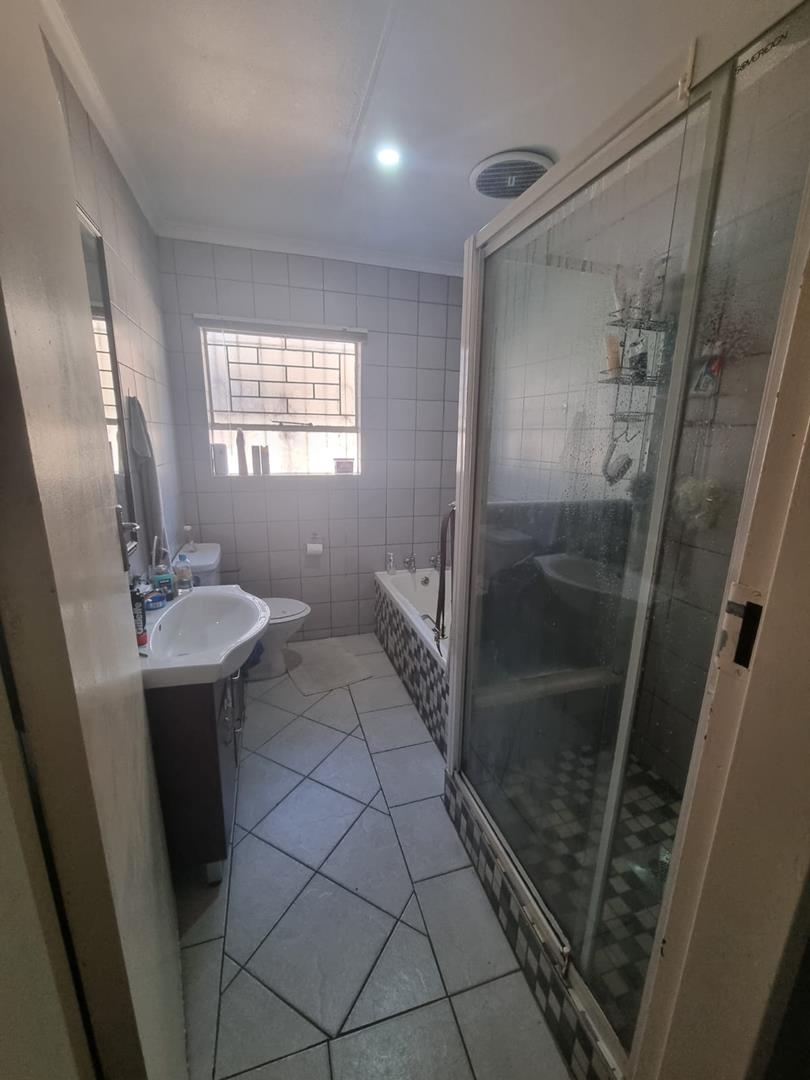To Let 3 Bedroom Property for Rent in Glen Marais Gauteng