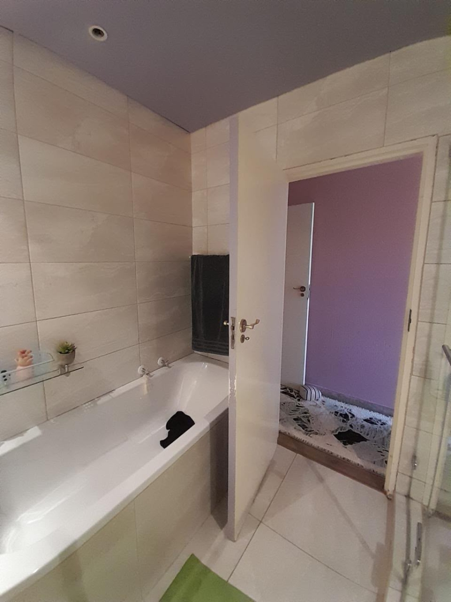 To Let 2 Bedroom Property for Rent in Morningside Gauteng