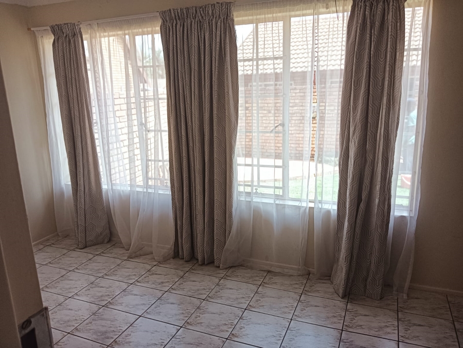 2 Bedroom Property for Sale in Weavind Park Gauteng