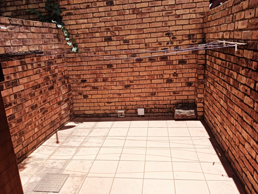 2 Bedroom Property for Sale in Weavind Park Gauteng