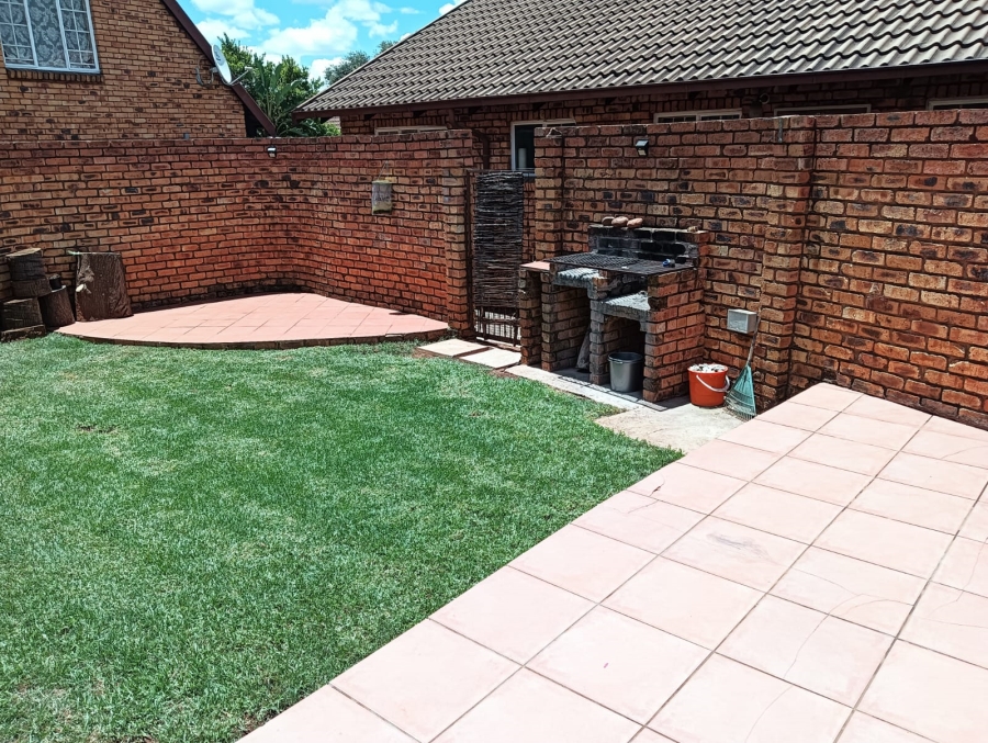2 Bedroom Property for Sale in Weavind Park Gauteng