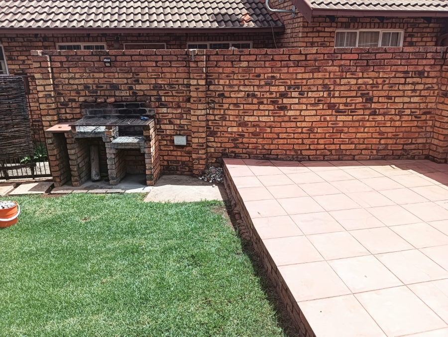 2 Bedroom Property for Sale in Weavind Park Gauteng