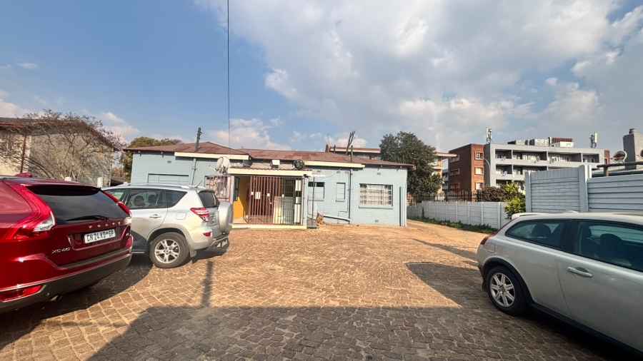 9 Bedroom Property for Sale in Lakefield Gauteng