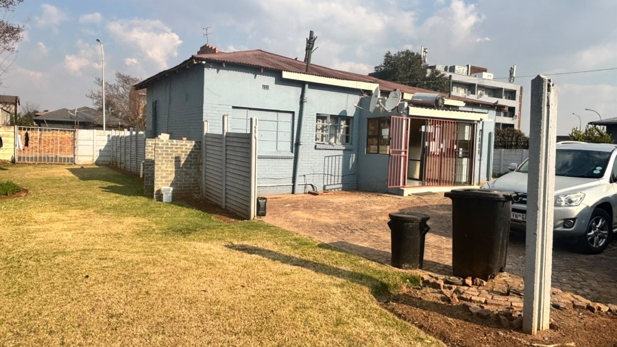 9 Bedroom Property for Sale in Lakefield Gauteng