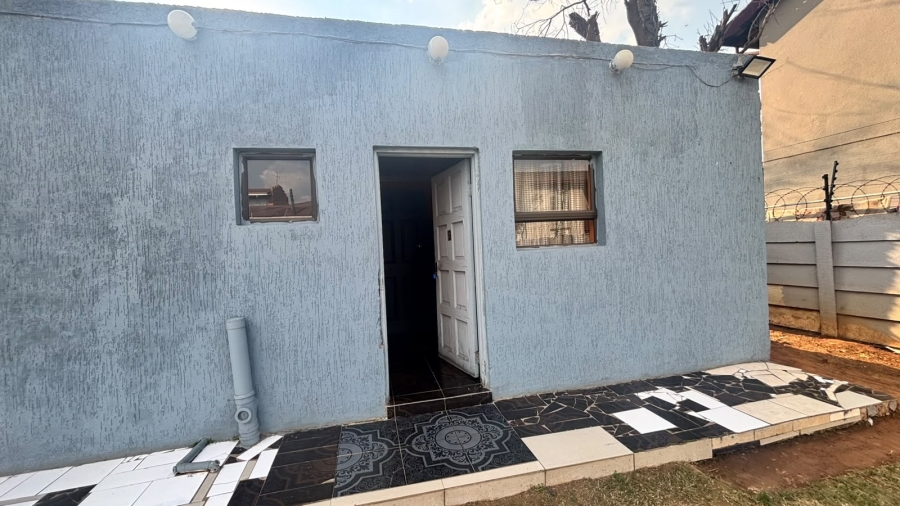 9 Bedroom Property for Sale in Lakefield Gauteng