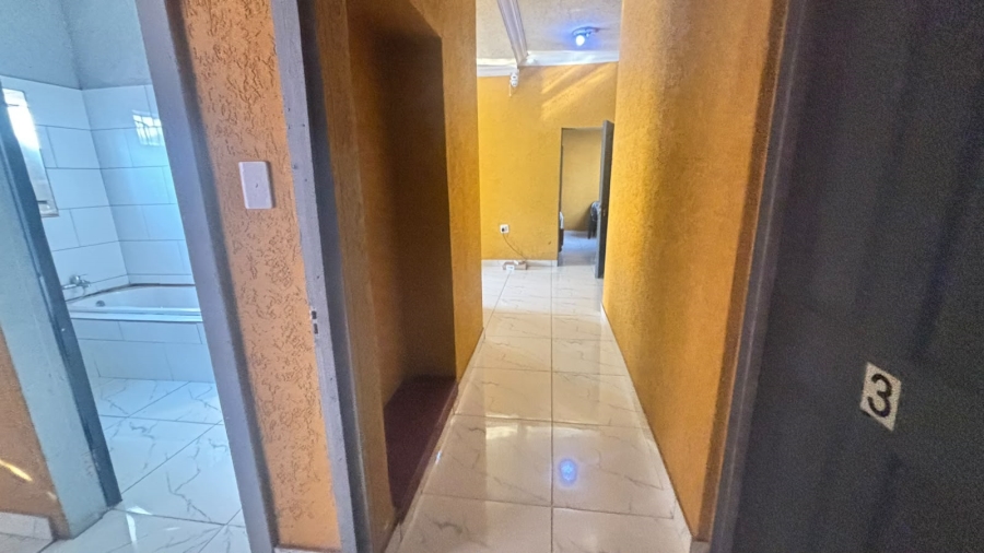 9 Bedroom Property for Sale in Lakefield Gauteng