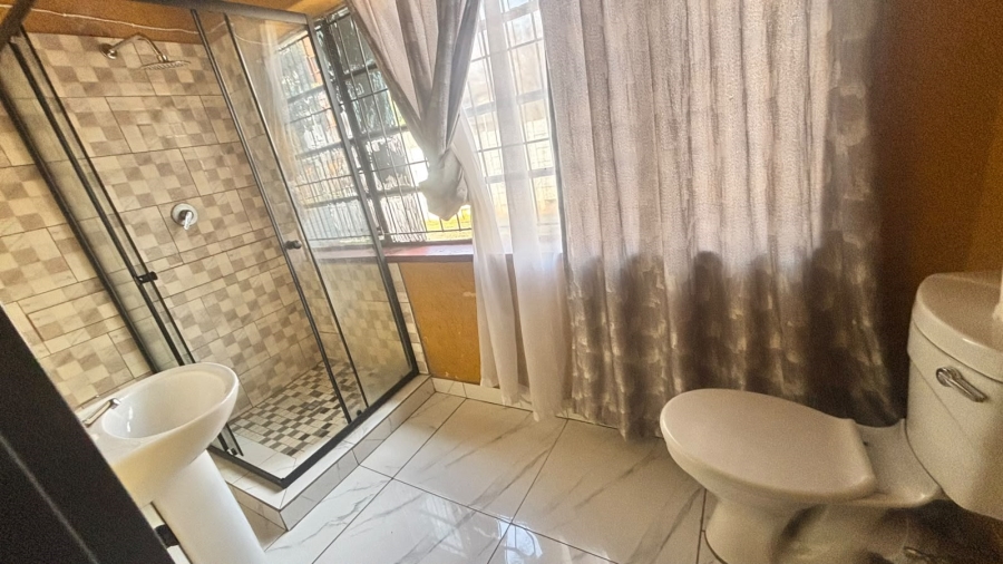 9 Bedroom Property for Sale in Lakefield Gauteng