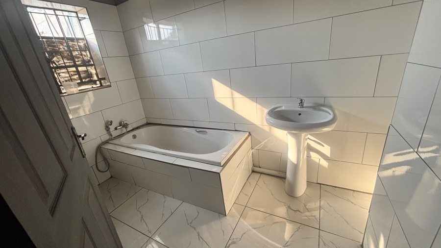 9 Bedroom Property for Sale in Lakefield Gauteng