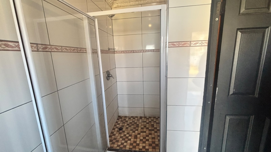 9 Bedroom Property for Sale in Lakefield Gauteng