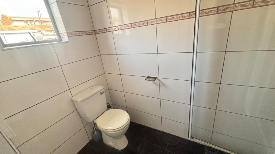 9 Bedroom Property for Sale in Lakefield Gauteng