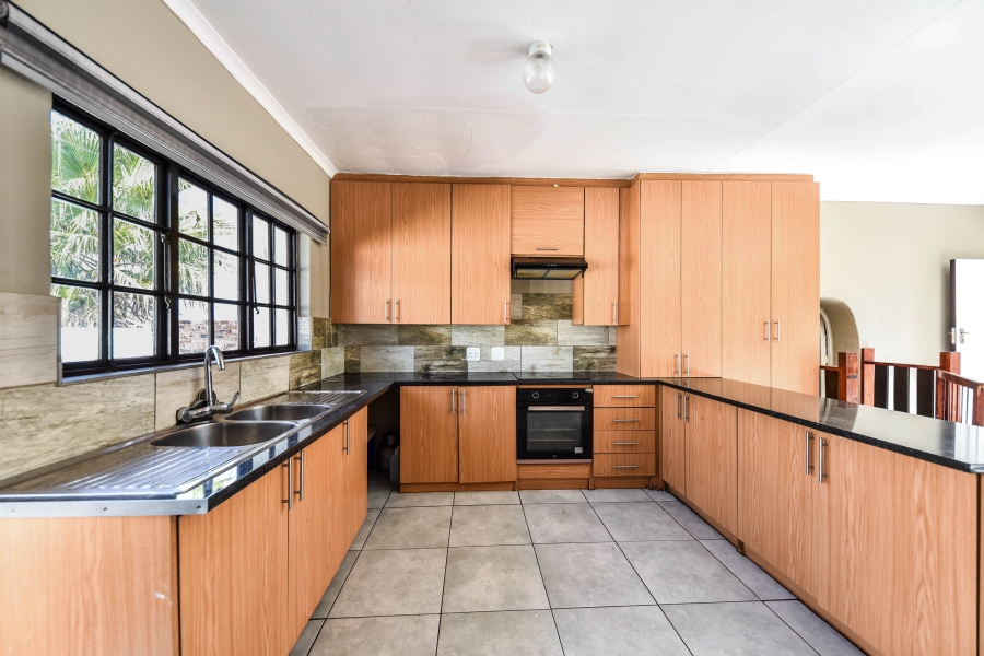 4 Bedroom Property for Sale in Die Hoewes Gauteng