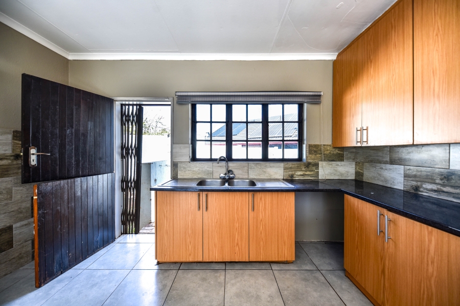 4 Bedroom Property for Sale in Die Hoewes Gauteng