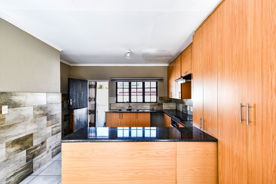 4 Bedroom Property for Sale in Die Hoewes Gauteng