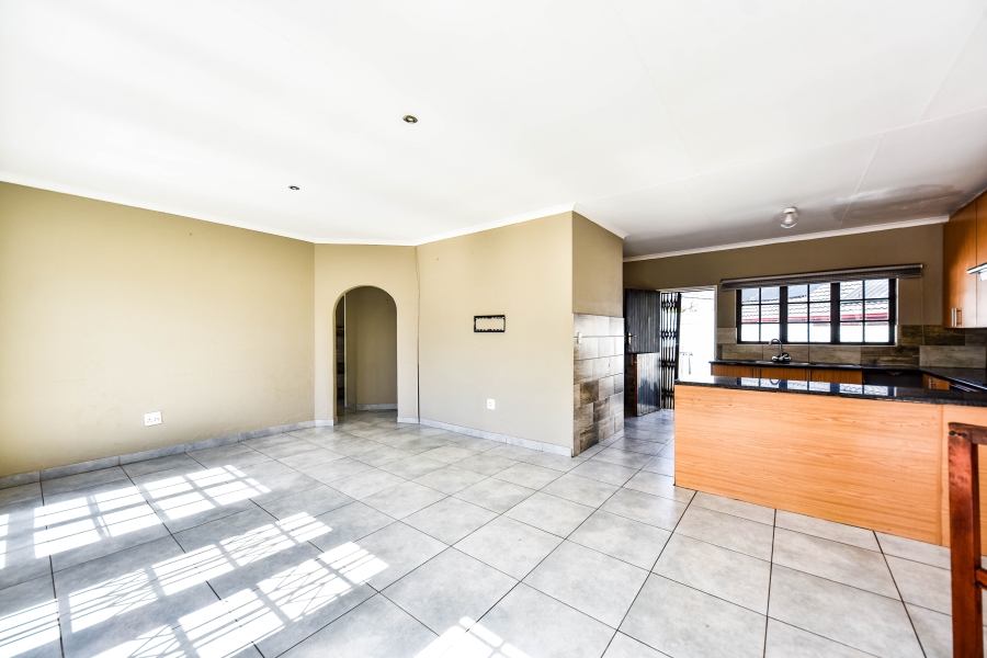 4 Bedroom Property for Sale in Die Hoewes Gauteng