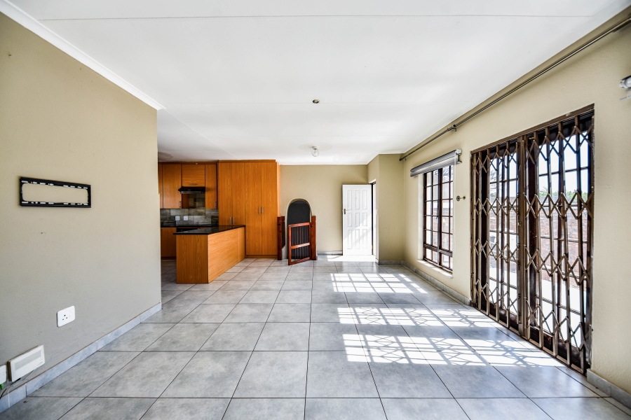 4 Bedroom Property for Sale in Die Hoewes Gauteng