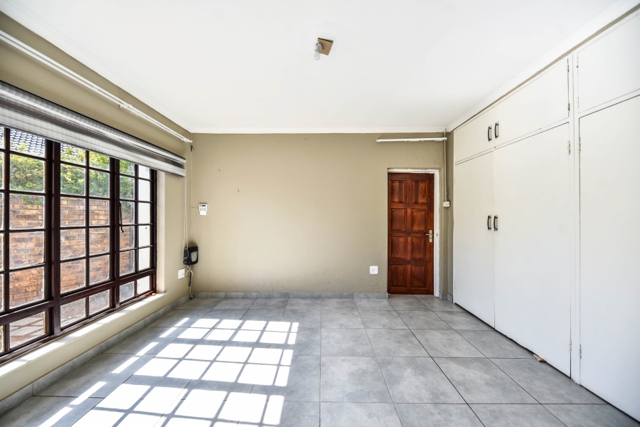 4 Bedroom Property for Sale in Die Hoewes Gauteng