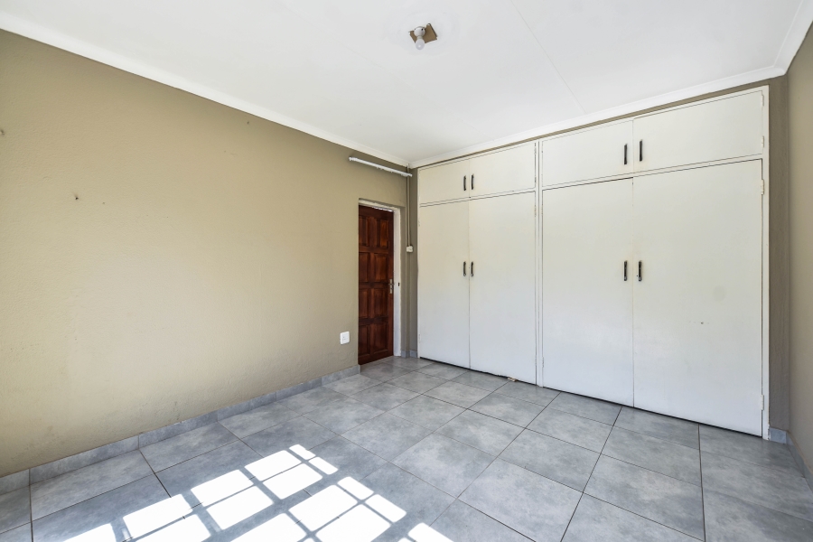 4 Bedroom Property for Sale in Die Hoewes Gauteng