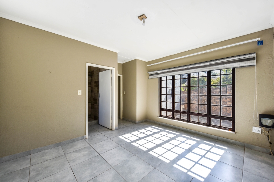 4 Bedroom Property for Sale in Die Hoewes Gauteng