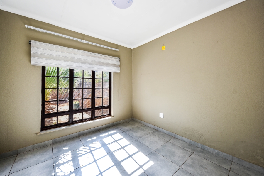 4 Bedroom Property for Sale in Die Hoewes Gauteng