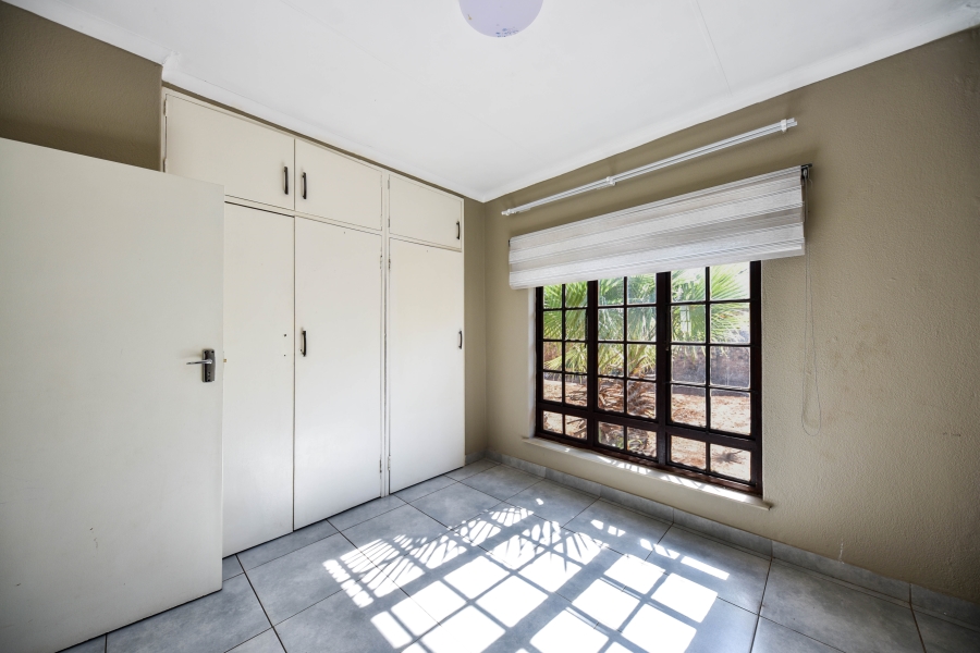 4 Bedroom Property for Sale in Die Hoewes Gauteng