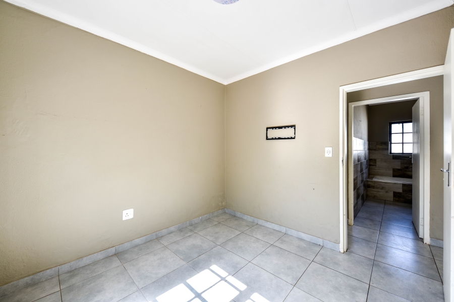 4 Bedroom Property for Sale in Die Hoewes Gauteng