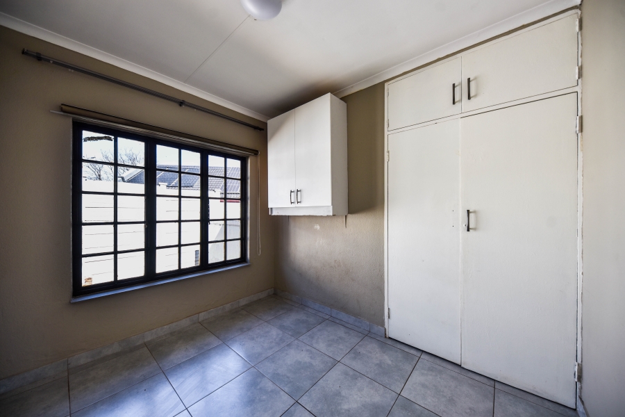 4 Bedroom Property for Sale in Die Hoewes Gauteng