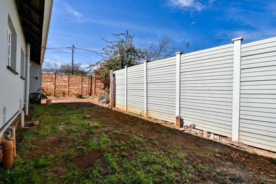 4 Bedroom Property for Sale in Die Hoewes Gauteng