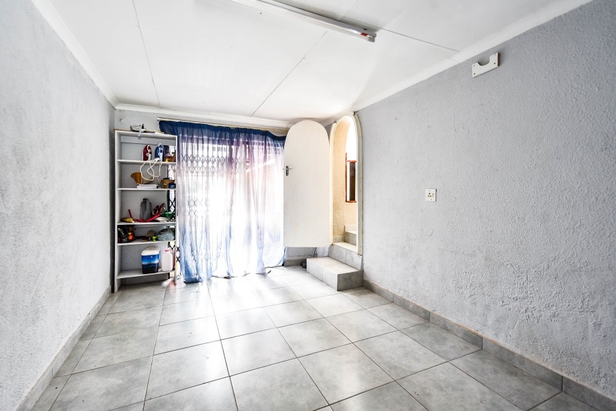 4 Bedroom Property for Sale in Die Hoewes Gauteng
