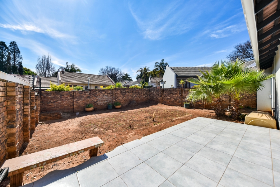 4 Bedroom Property for Sale in Die Hoewes Gauteng