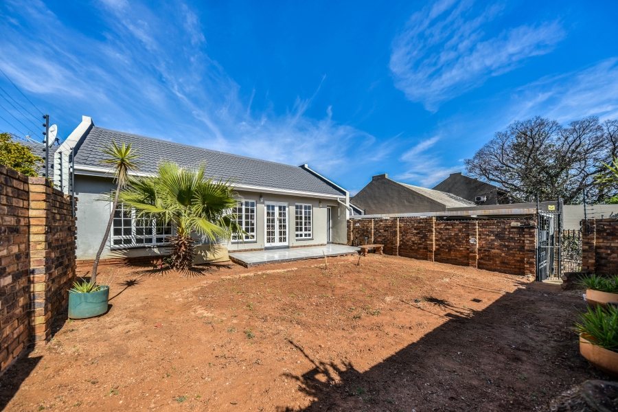 4 Bedroom Property for Sale in Die Hoewes Gauteng