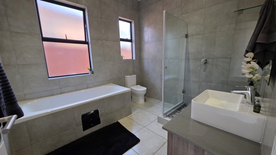3 Bedroom Property for Sale in Six Fountains Residential Estate Gauteng