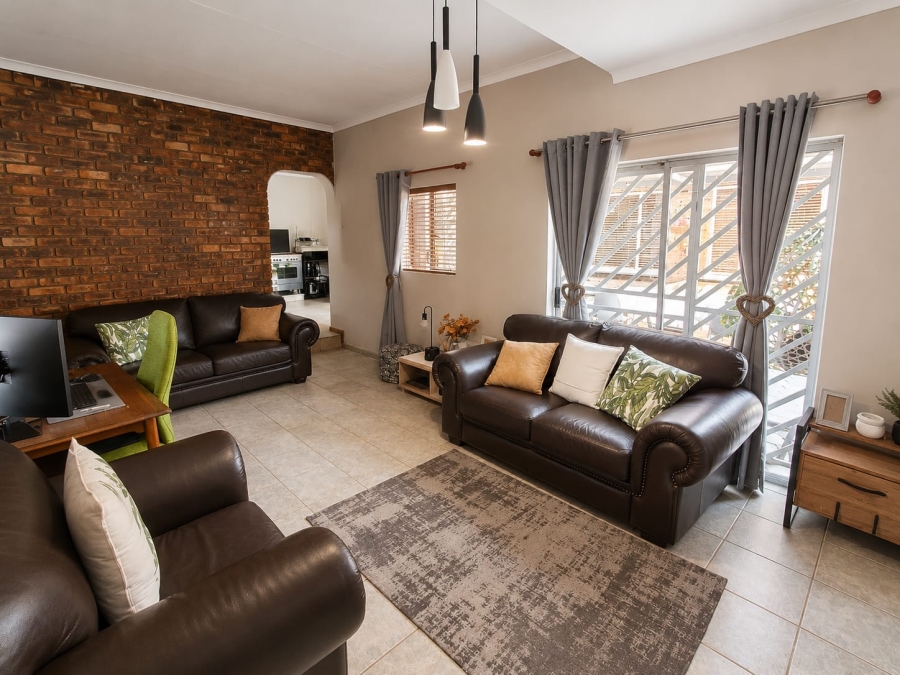4 Bedroom Property for Sale in Rooihuiskraal North Gauteng