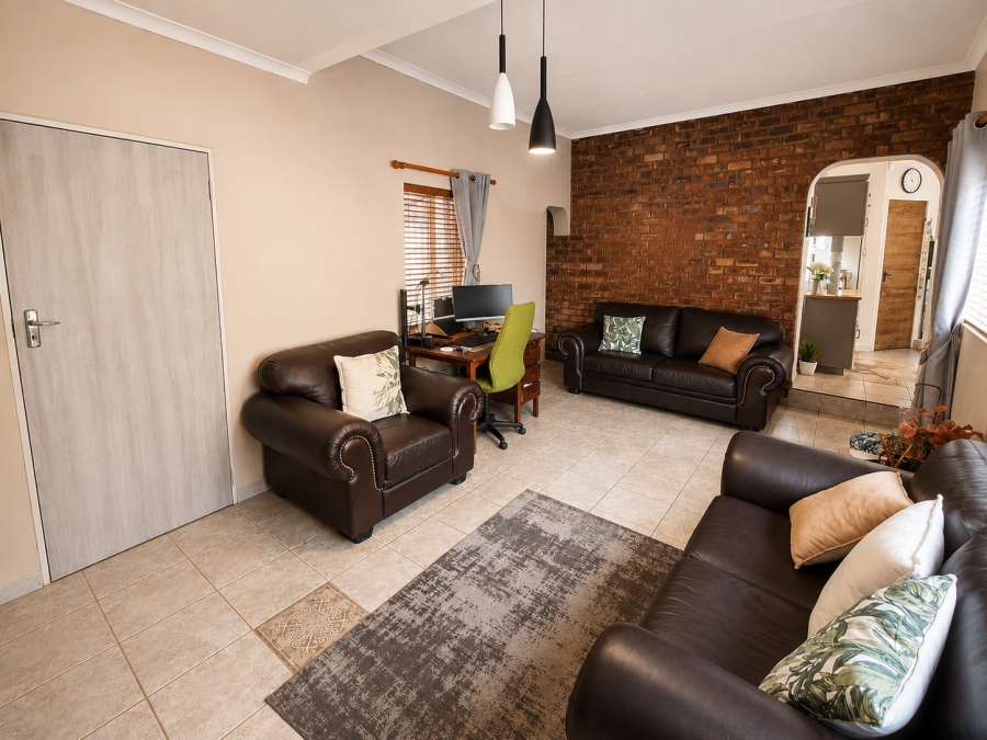 4 Bedroom Property for Sale in Rooihuiskraal North Gauteng