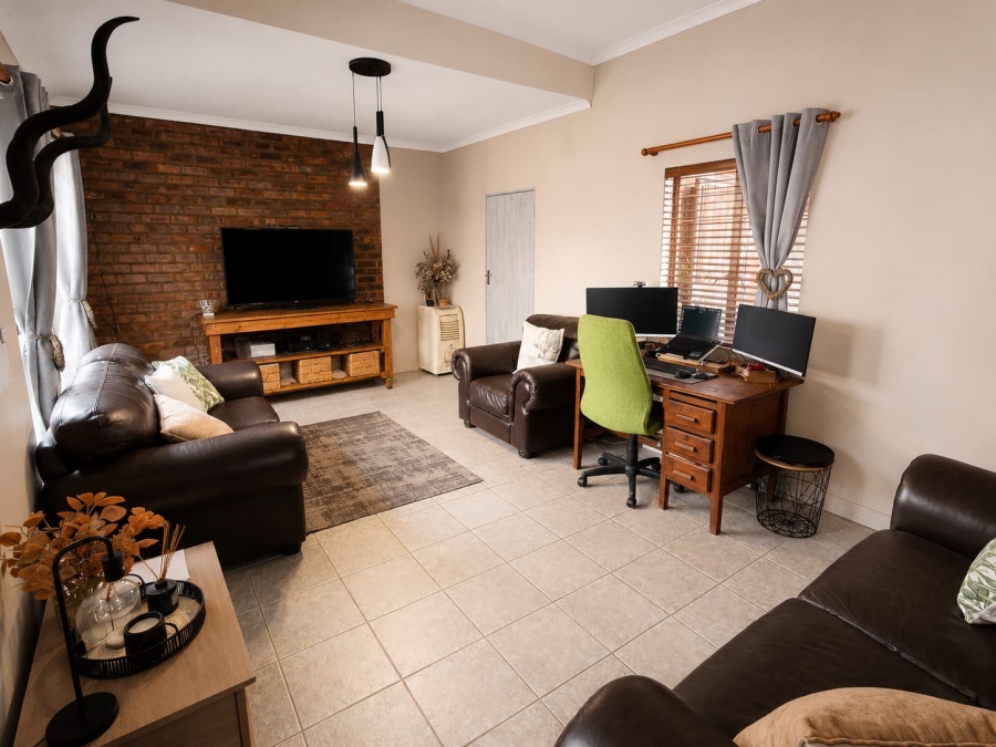 4 Bedroom Property for Sale in Rooihuiskraal North Gauteng