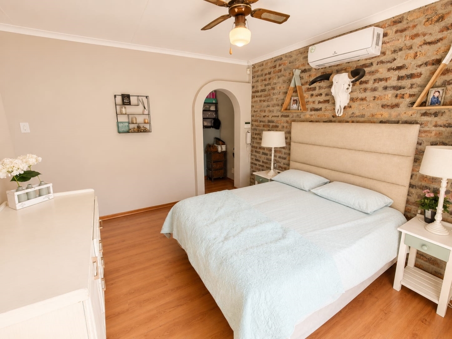 4 Bedroom Property for Sale in Rooihuiskraal North Gauteng