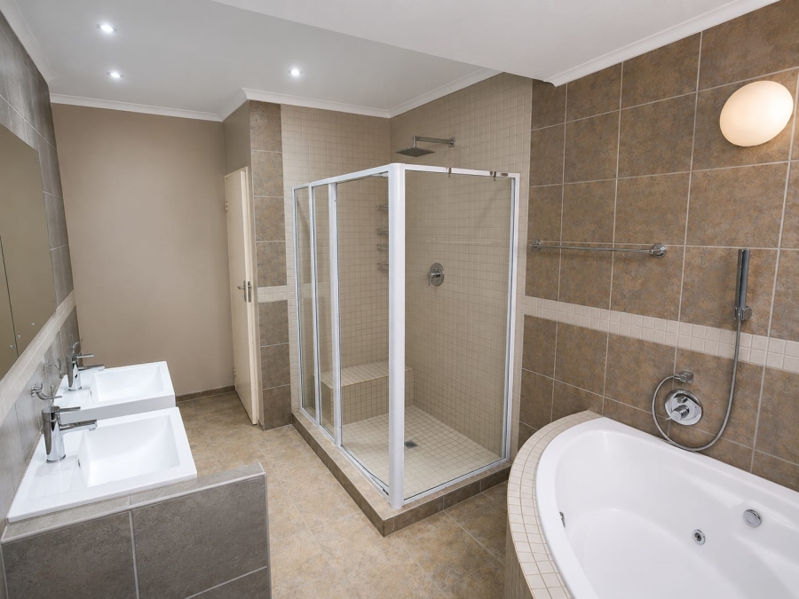 4 Bedroom Property for Sale in Rooihuiskraal North Gauteng