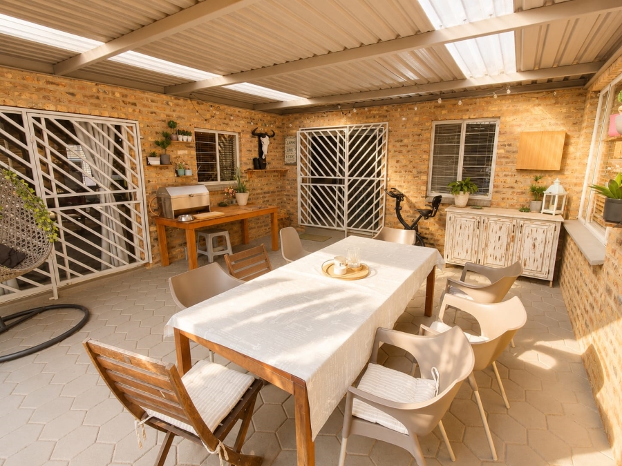 4 Bedroom Property for Sale in Rooihuiskraal North Gauteng