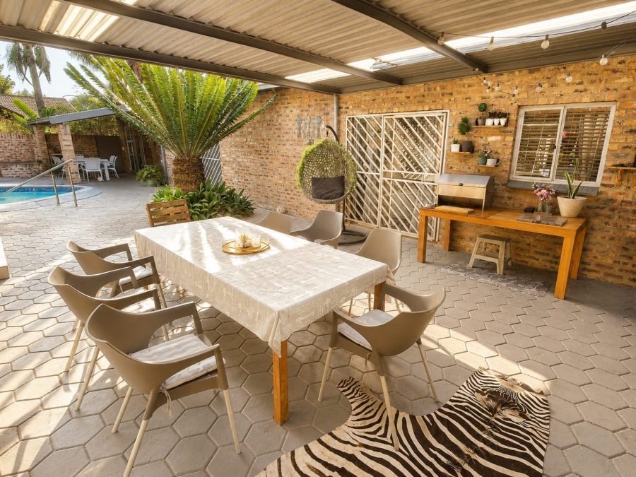 4 Bedroom Property for Sale in Rooihuiskraal North Gauteng