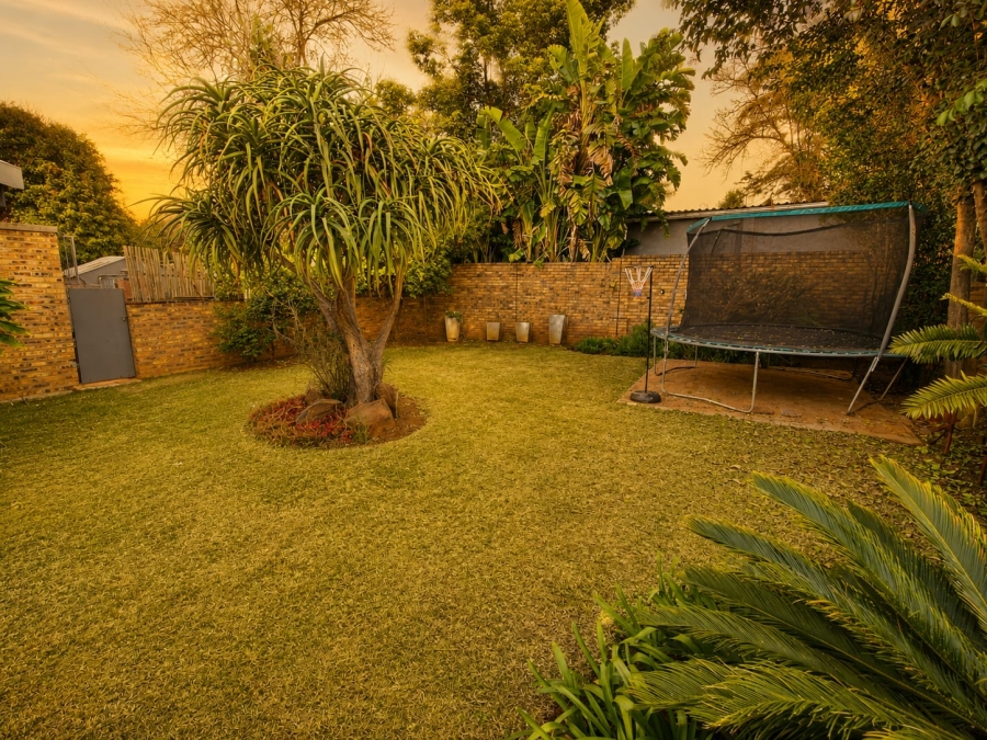 4 Bedroom Property for Sale in Rooihuiskraal North Gauteng