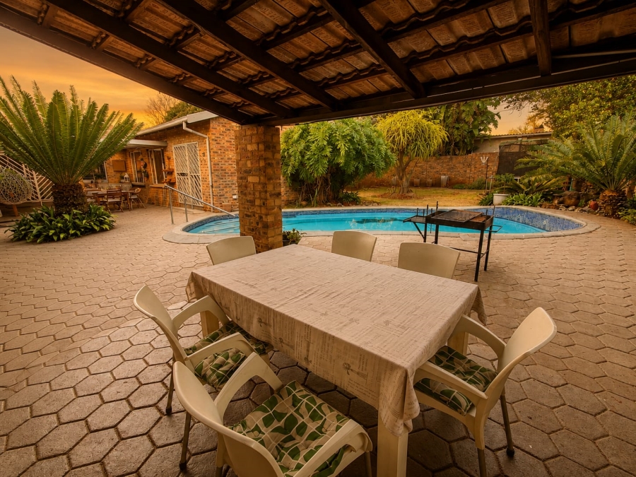 4 Bedroom Property for Sale in Rooihuiskraal North Gauteng