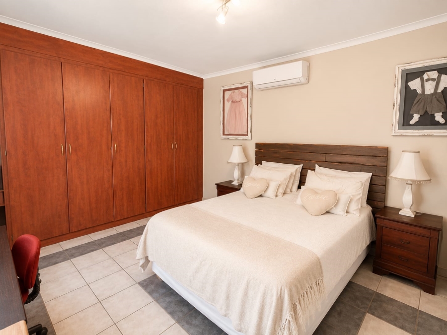 4 Bedroom Property for Sale in Rooihuiskraal North Gauteng