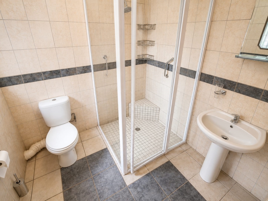 4 Bedroom Property for Sale in Rooihuiskraal North Gauteng