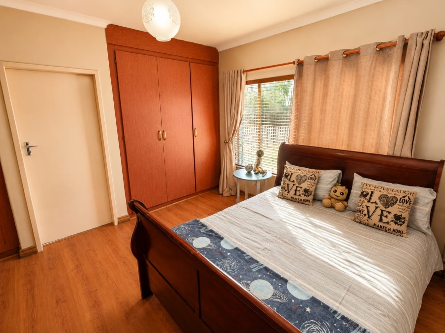 4 Bedroom Property for Sale in Rooihuiskraal North Gauteng