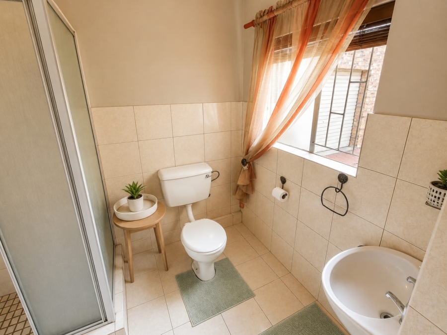 4 Bedroom Property for Sale in Rooihuiskraal North Gauteng
