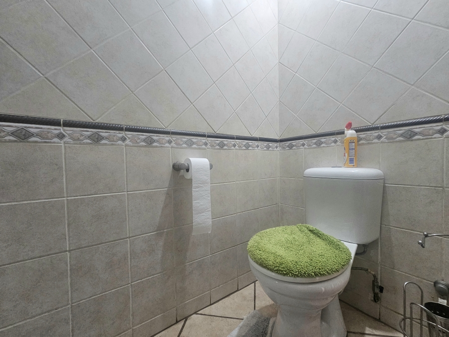 7 Bedroom Property for Sale in Moreleta Park Gauteng