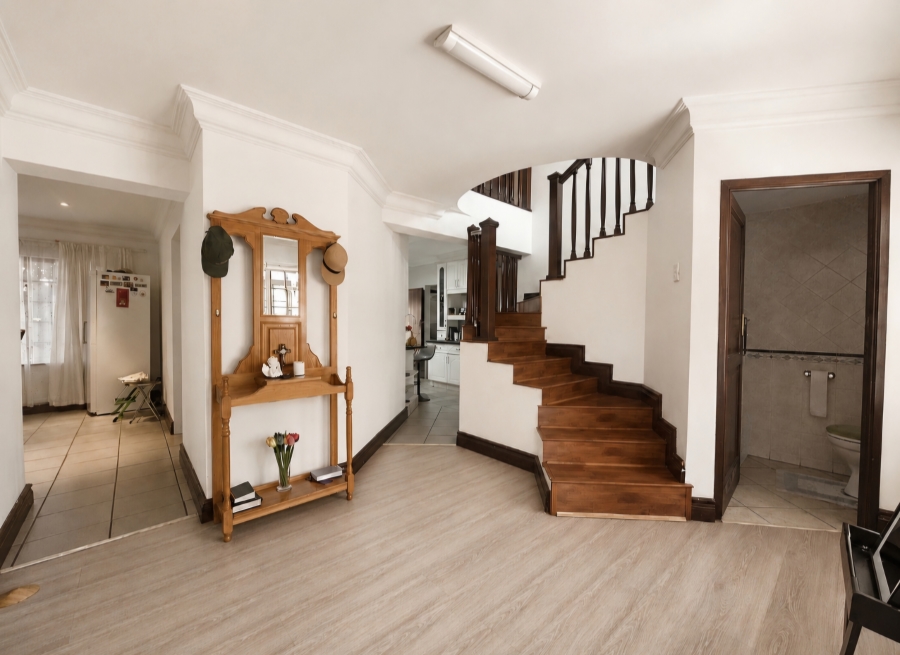 7 Bedroom Property for Sale in Moreleta Park Gauteng