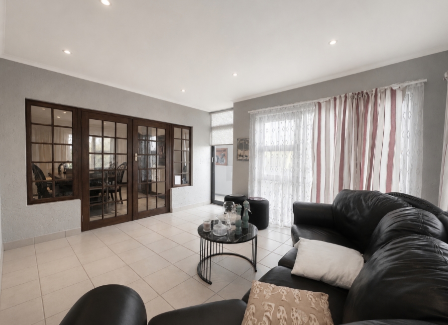 7 Bedroom Property for Sale in Moreleta Park Gauteng