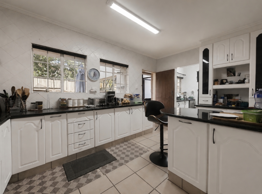 7 Bedroom Property for Sale in Moreleta Park Gauteng