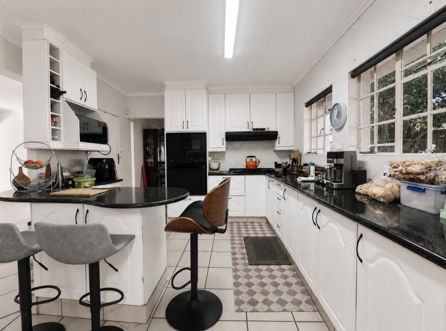 7 Bedroom Property for Sale in Moreleta Park Gauteng
