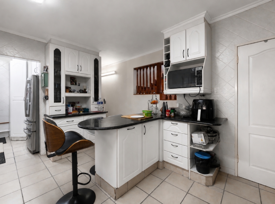 7 Bedroom Property for Sale in Moreleta Park Gauteng